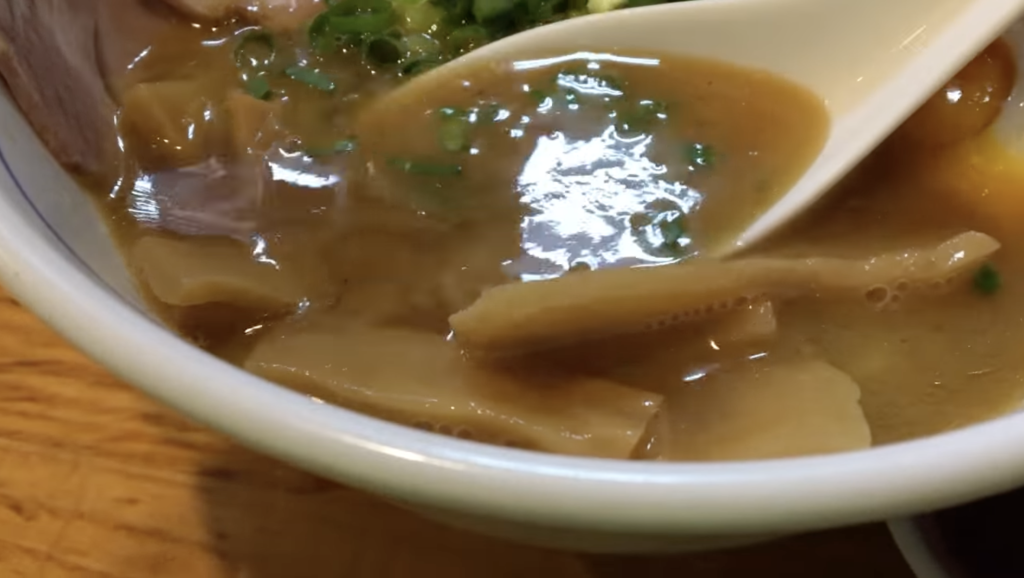 「麺屋 はし本」の豚骨魚介系ラーメンのスープ