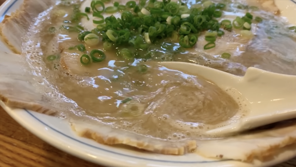「博多ラーメン ばりこて」のチャーシューメンのスープ