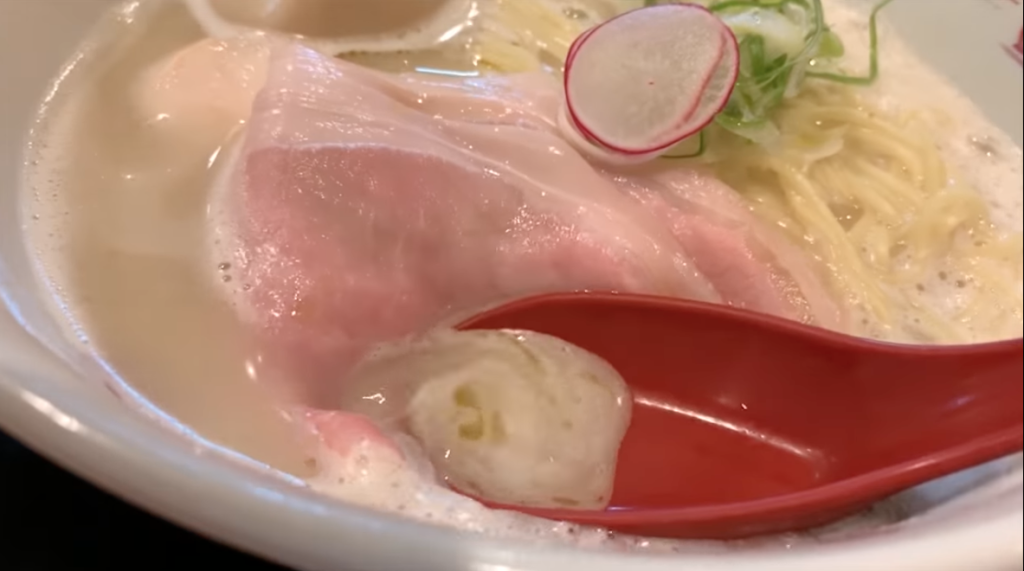 福島壱麺のラーメンのスープ