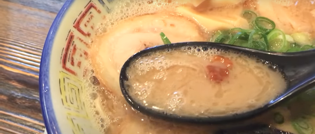 大砲ラーメン 本店さんの昔チャーシュー麺のスープ