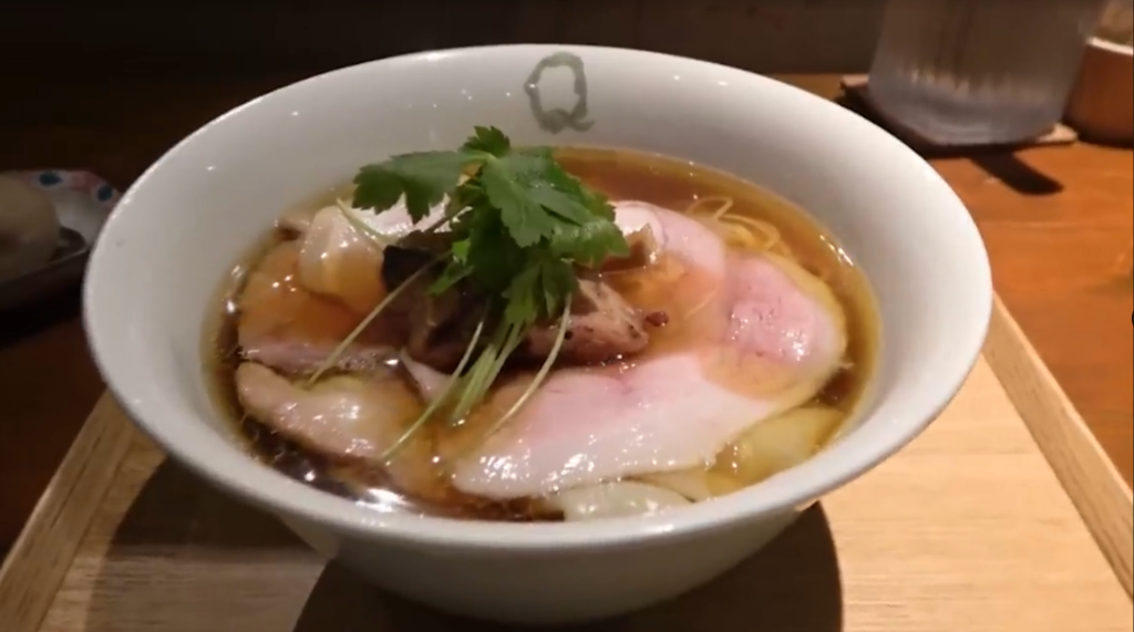 「Japanese Ramen Noodle Lab Q」北海道で日本を代表するコクうま醤油ラーメンを味わうならここ