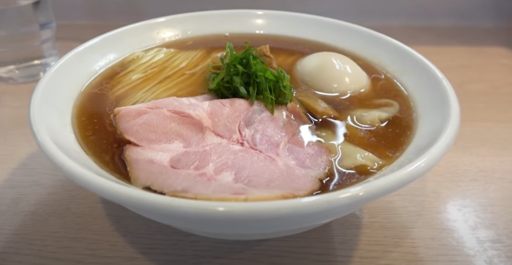 「麺笑 巧真」丁寧な仕事ぶりが垣間見える美味しい醤油ラーメン