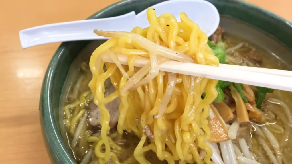 「麺屋 彩未」の味噌ラーメンの麺