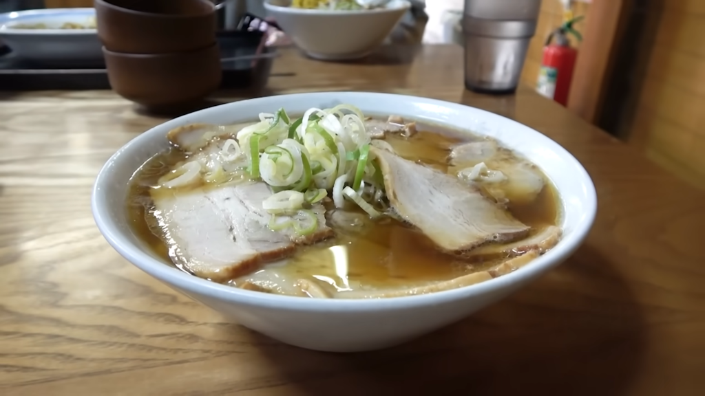 「こく一番 ラーメン みどりや」さんセットのラーメン