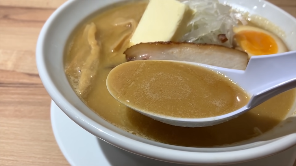 「札幌らーめん輝風」の札幌味噌ラーメンのスープ