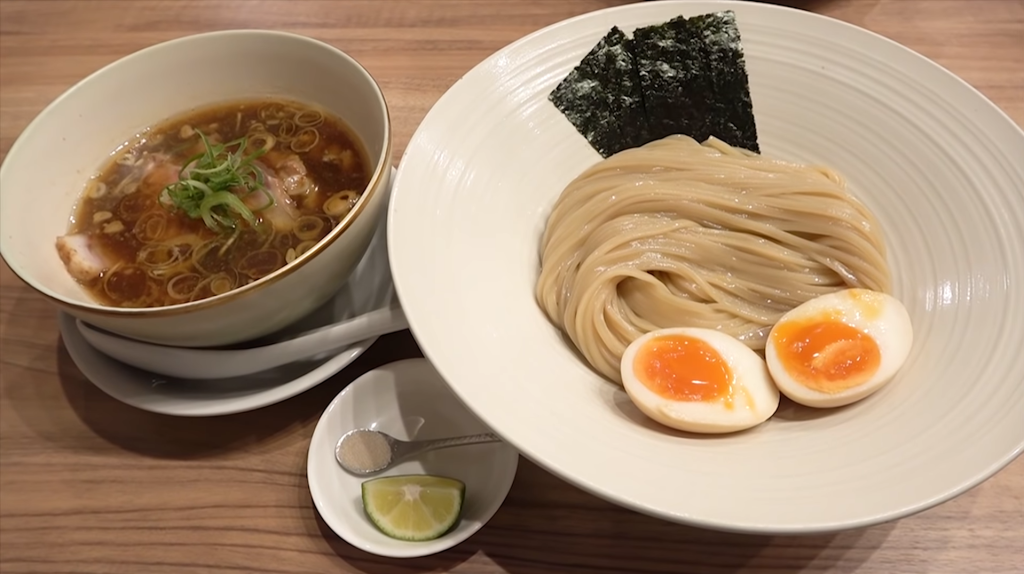 「麺処 ほん田 秋葉原本店」麺のコシと風味が素晴らしく、これはもう一口で虜に