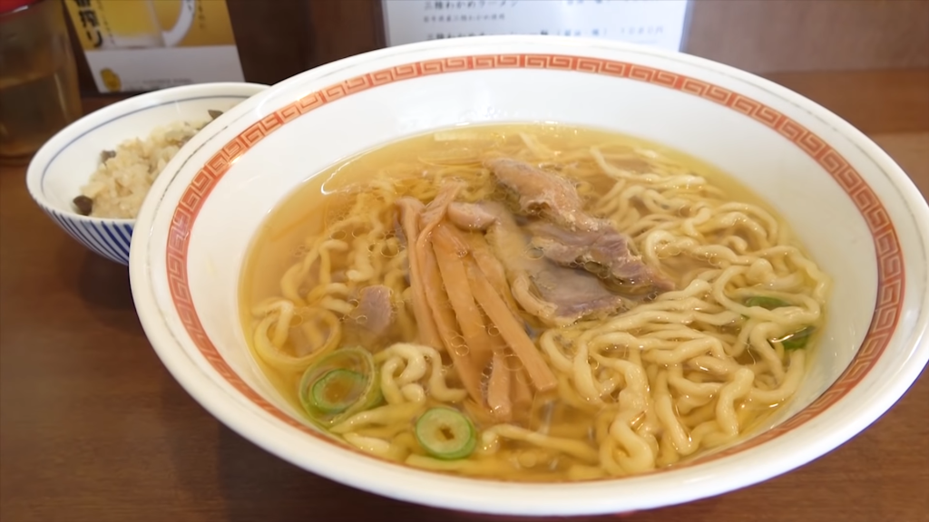 「仙台中華そば 銘店嘉一 国分町店」鶏の出汁と旨味が際立つあっさりしたスープ