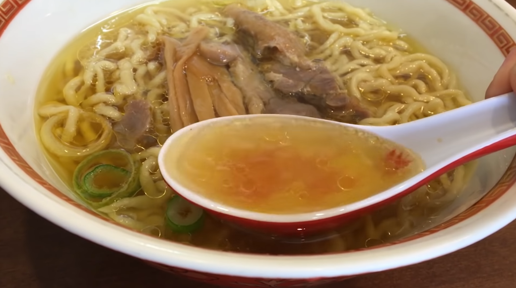 「嘉一」さんの中華そば醤油のスープ