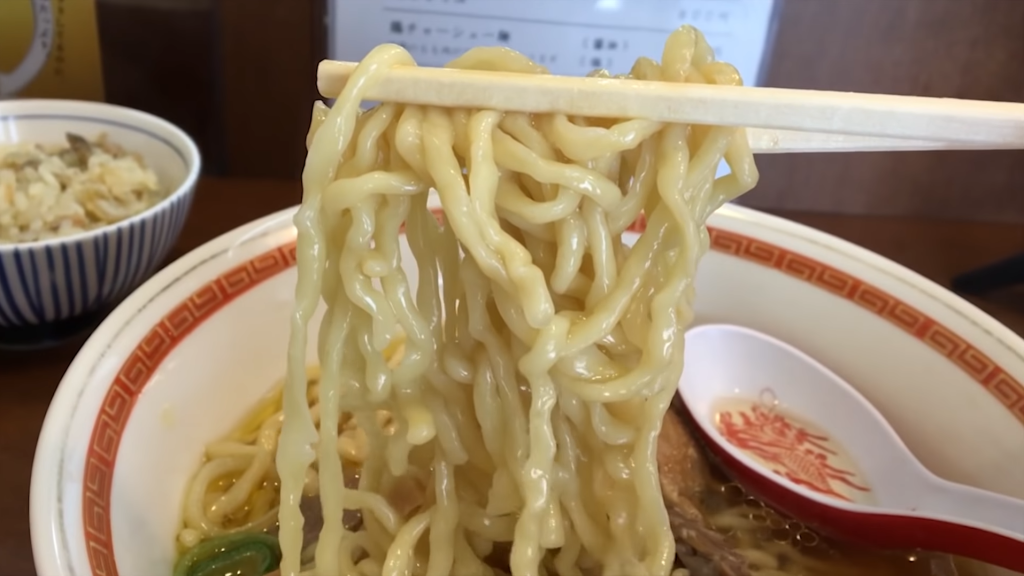 「嘉一」さんの中華そば醤油の麺