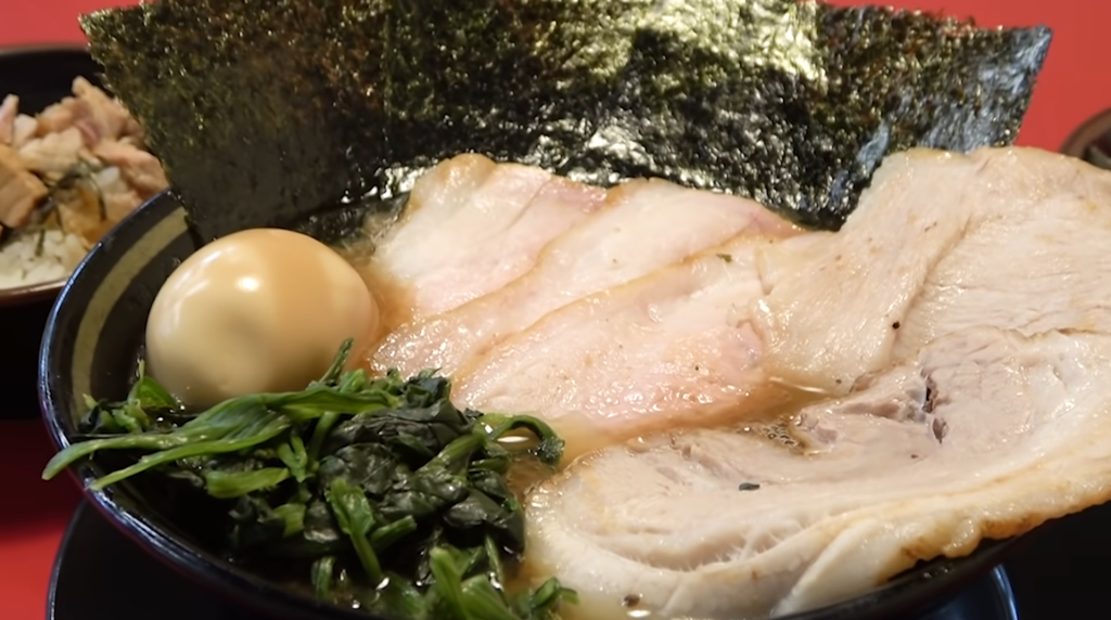 「王道家直系 IEKEI TOKYO」さんのチャーシュー麺