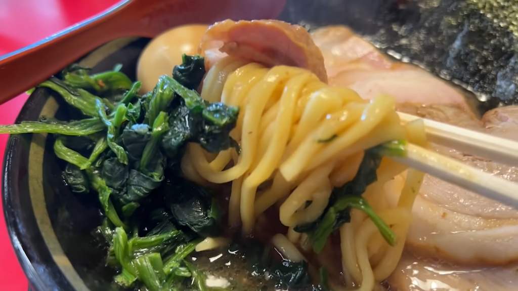 「王道家直系 IEKEI TOKYO」さんのチャーシュー麺の麺