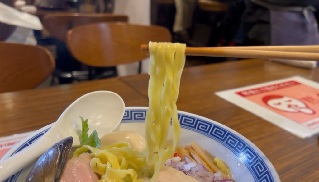 「だし廊」さんの熟玉貝だし塩そばの麺