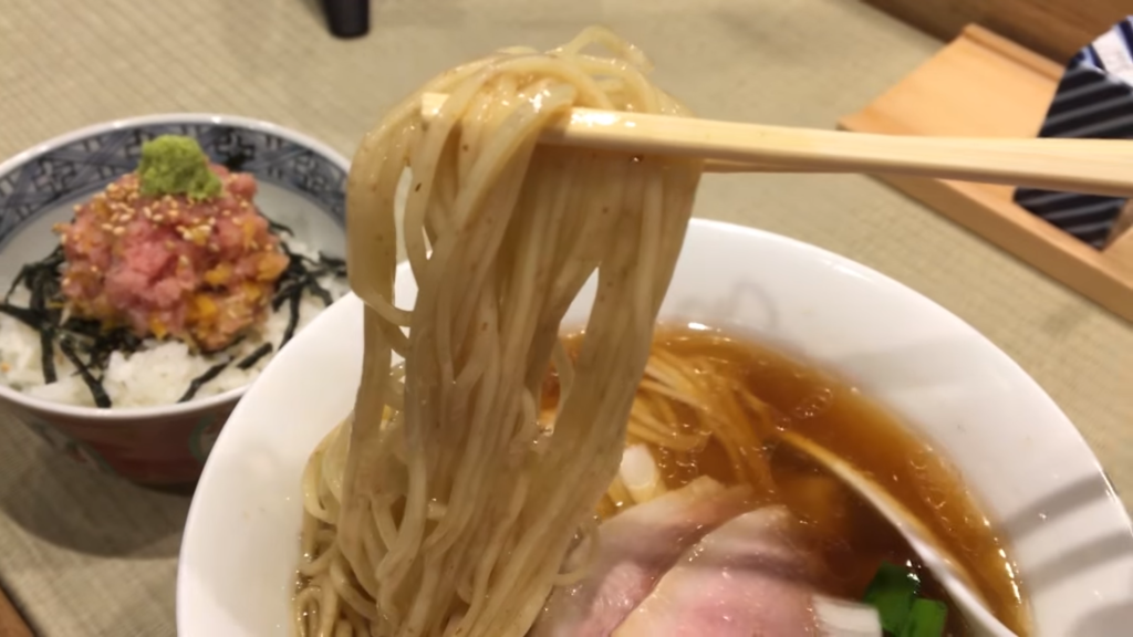 「鴨to葱」さんの鴨らぁ麺の麺