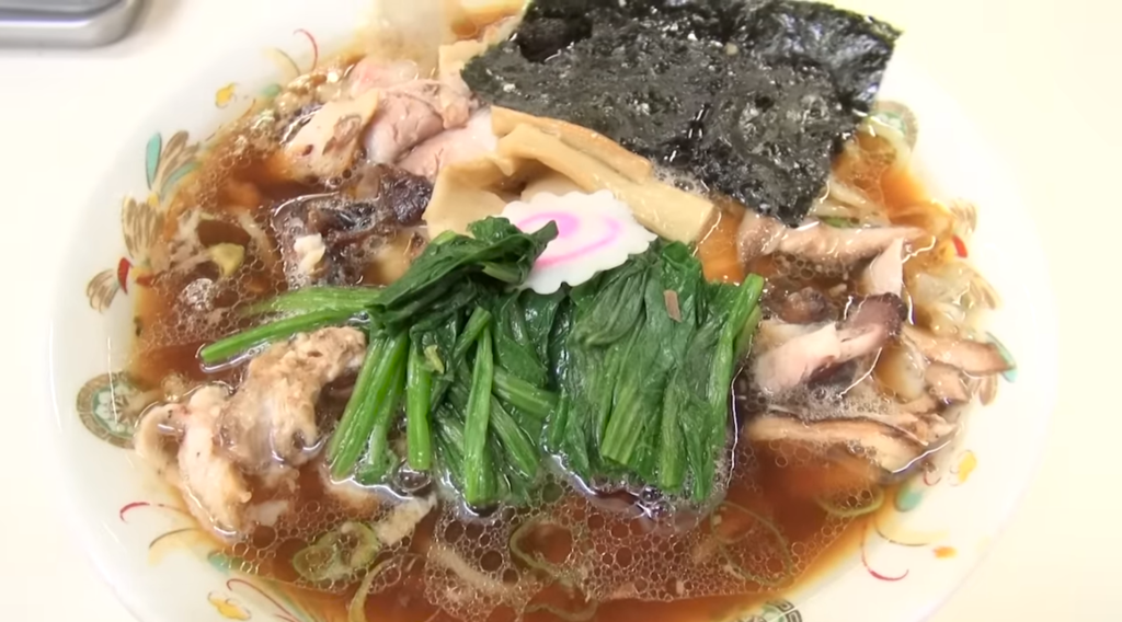 「青島食堂 秋葉原店」長岡ラーメン特有の醤油色のスープが楽しめる