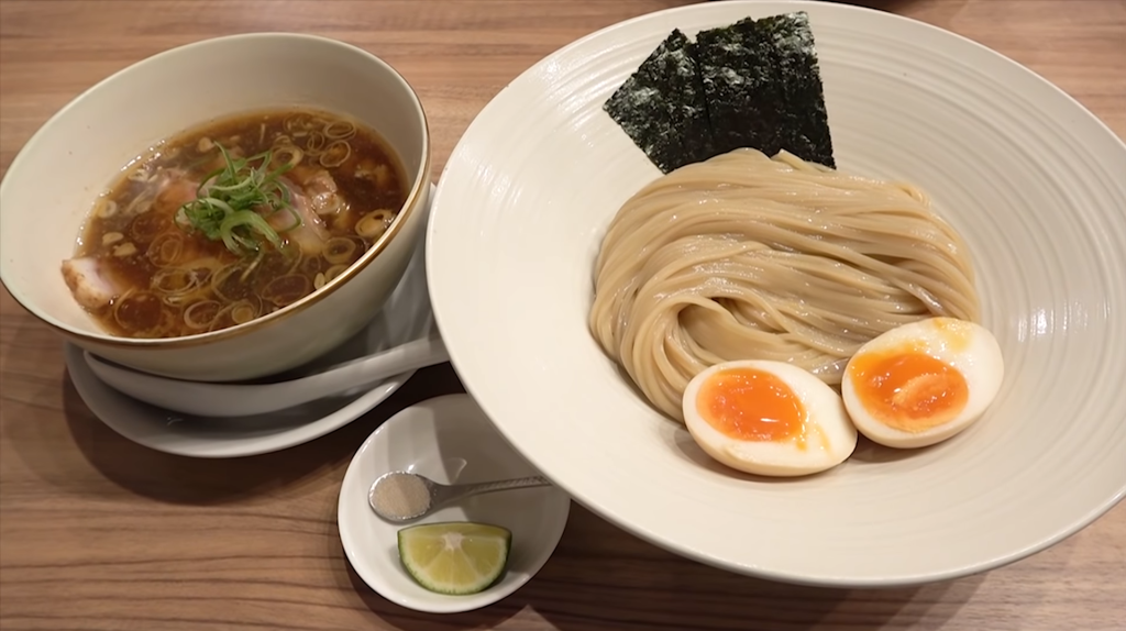 「麺処 ほん田 秋葉原本店」の特製醤油つけ麺