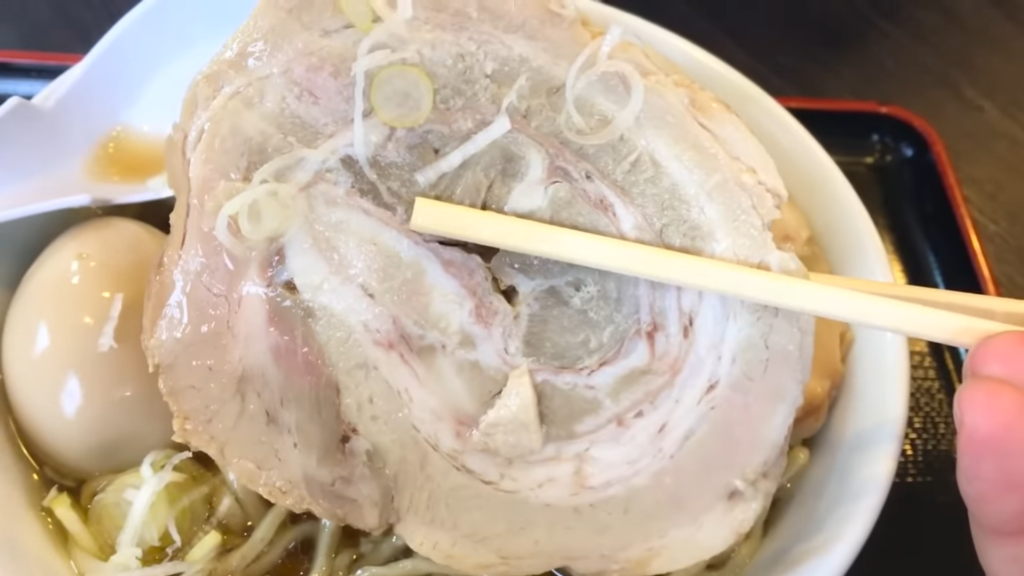 「自家製太麺渡辺」さんの特製ラーメンのチャーシュー