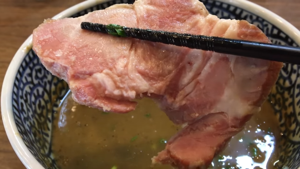 「煮干しつけ麺宮元」さんの味玉極濃煮干しつけ麺のチャーシュー