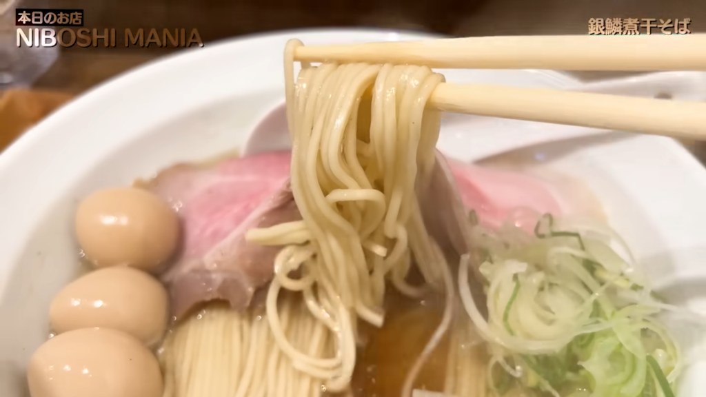 「NIBOSHI MANIA」さんの「銀鱗煮干しそば」の麺