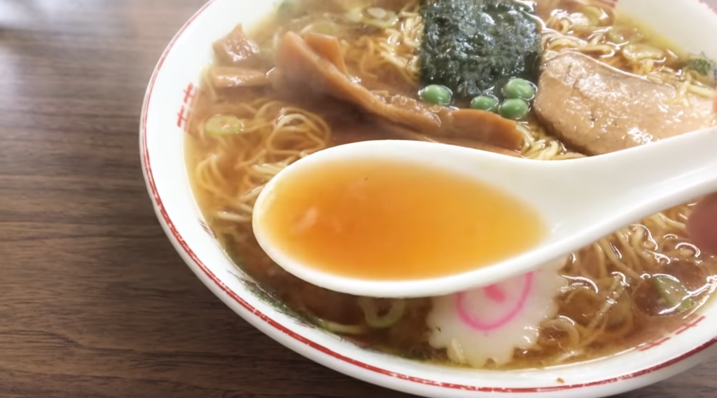 「多万里」さんのラーメンのスープ