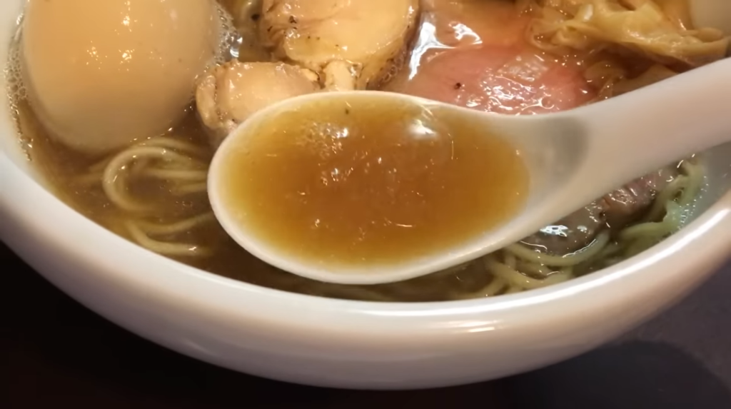 「おおぜき中華そば店」さんの味玉煮干しそばのスープ