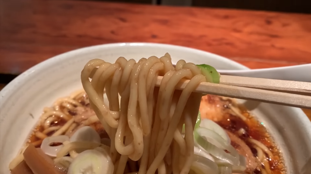 「人類みな麺類」さんの「らーめん原点」の麺