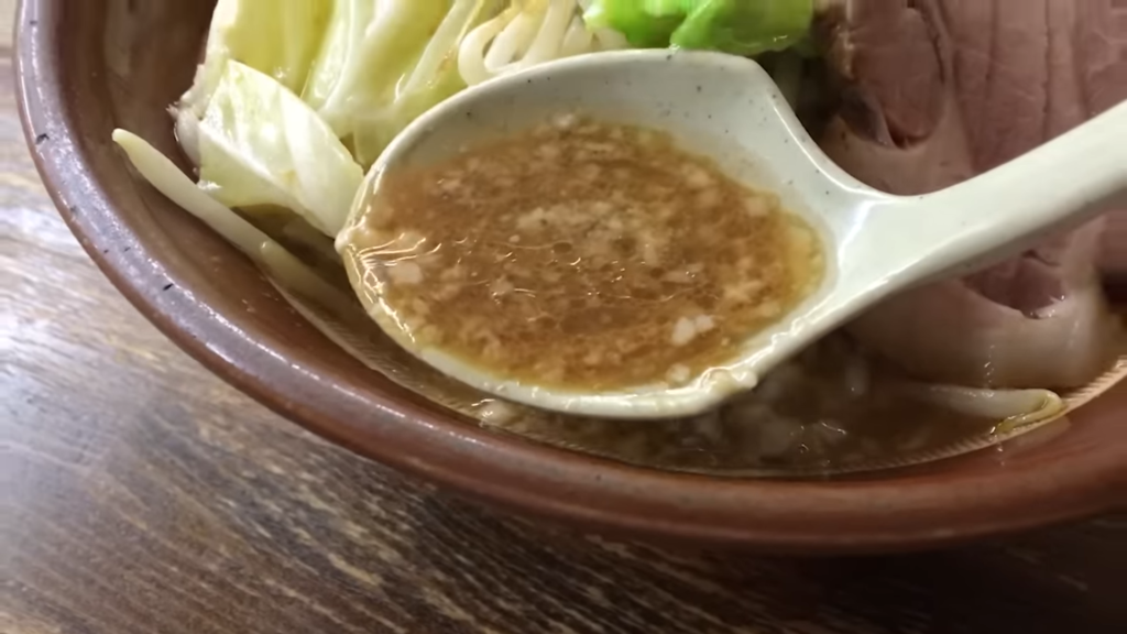 「ラーメン東横」さんの特製野菜味噌ラーメンのスープ