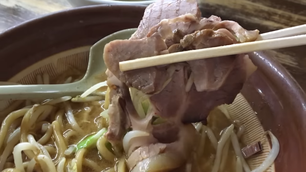 「ラーメン東横」さんの特製野菜味噌ラーメンのチャーシュー