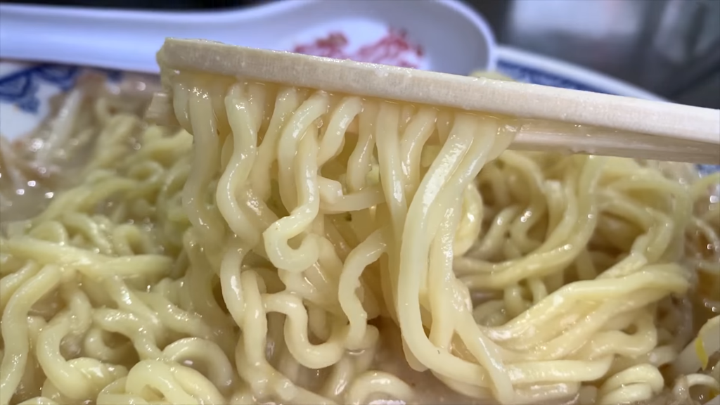 「食堂ニューミサ」さんのみそラーメンの麺