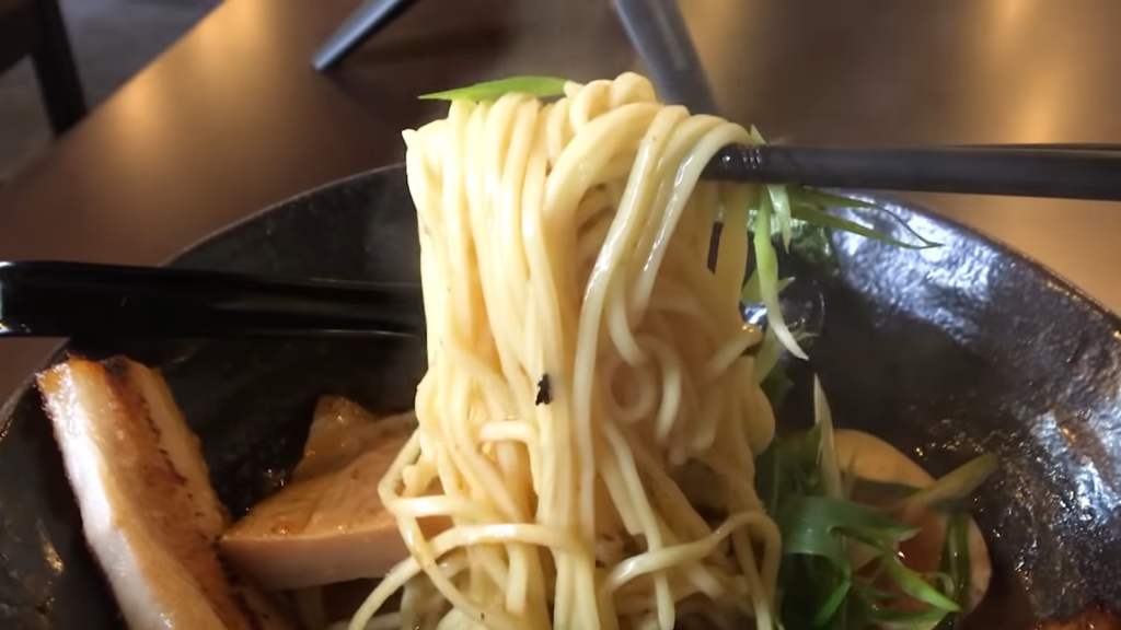 「いっとうや」さんのかさね醤油味玉トッピングの麺