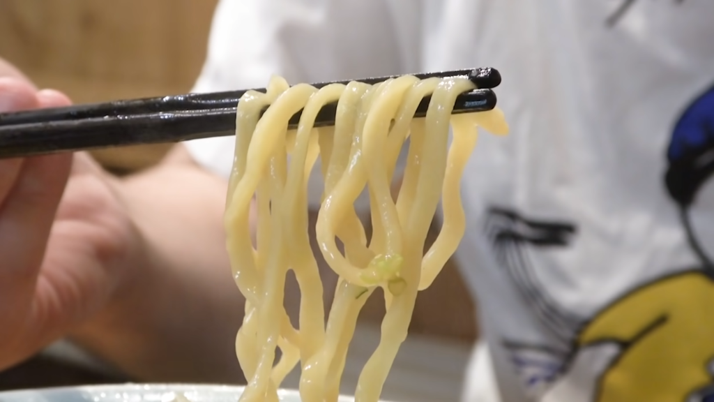 「洞くつ家」さんのチャーシューメンの麺