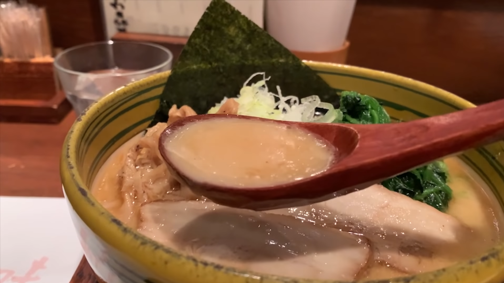 「吉祥寺真風」さんの鯛塩ラーメンのスープ