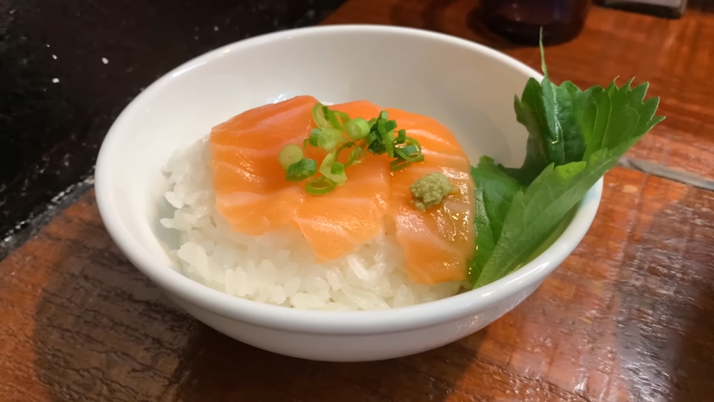 「元祖一条流 がんこラーメン 立川たま館分店」のサーモン丼