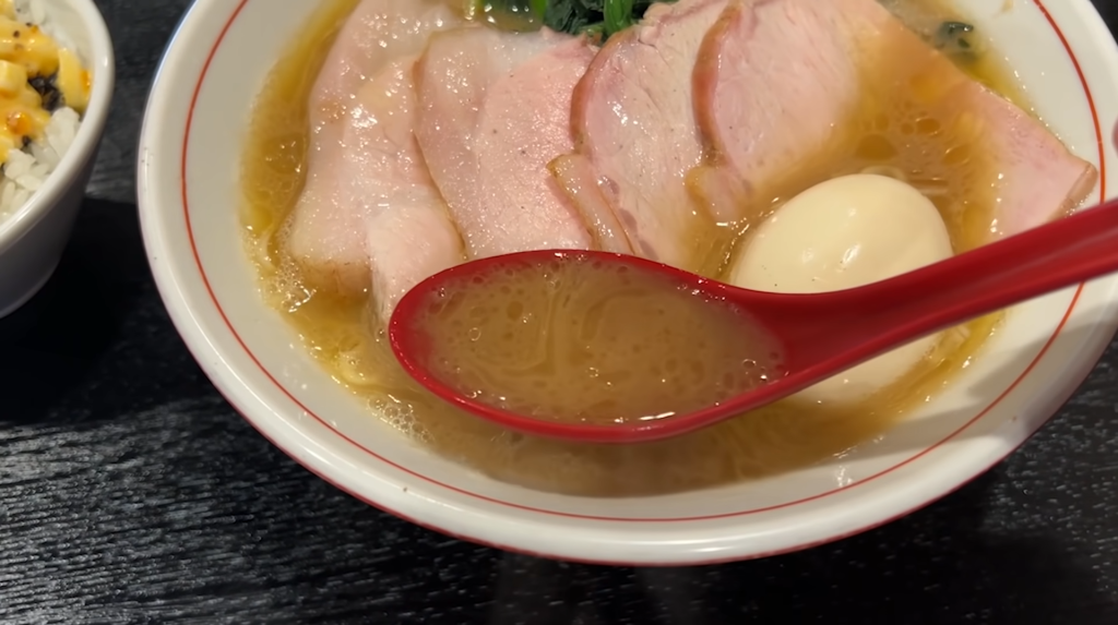 「ぱたぱた家」さんの特製ラーメンのスープ