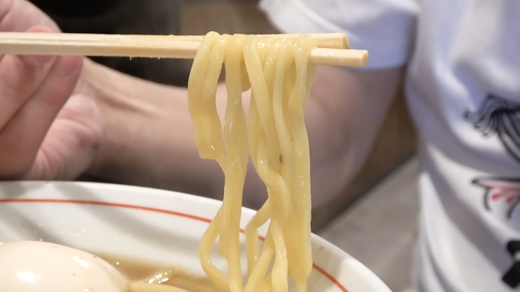 「ぱたぱた家」さんの特製ラーメンの麺