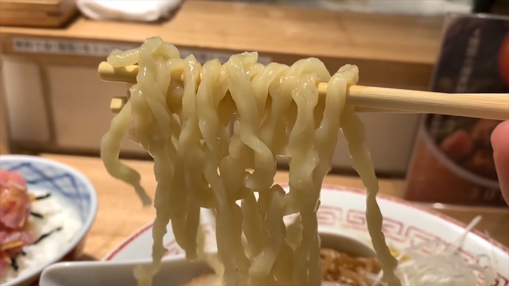 「きたかた食堂」さんの肉そば塩煮干しの麺