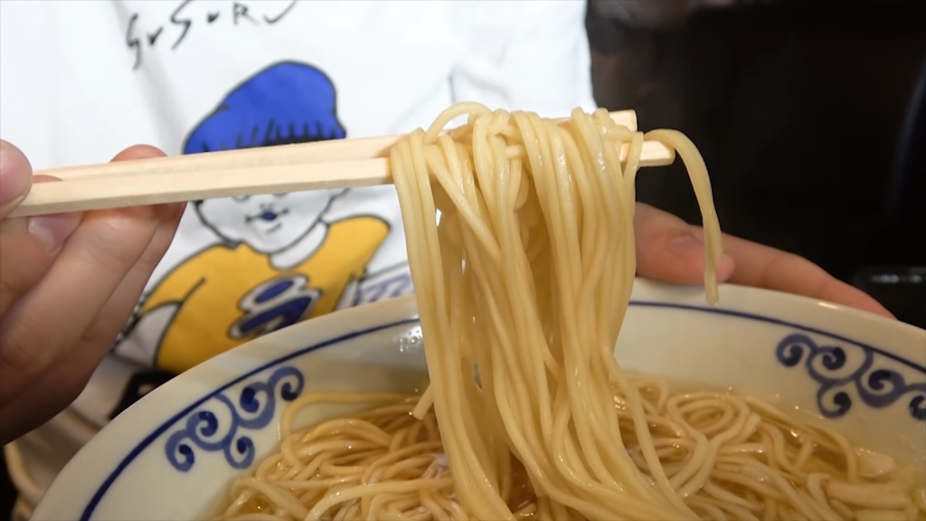 「とんじんちさん」で氷見産煮干しラーメンの麺