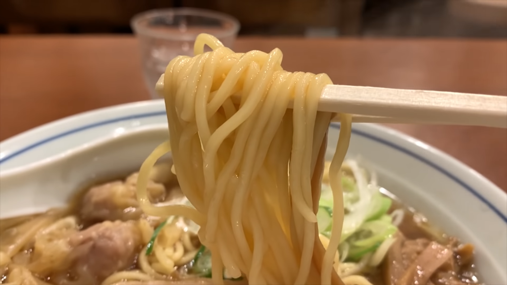 「共楽さん」のワンタンメンの麺